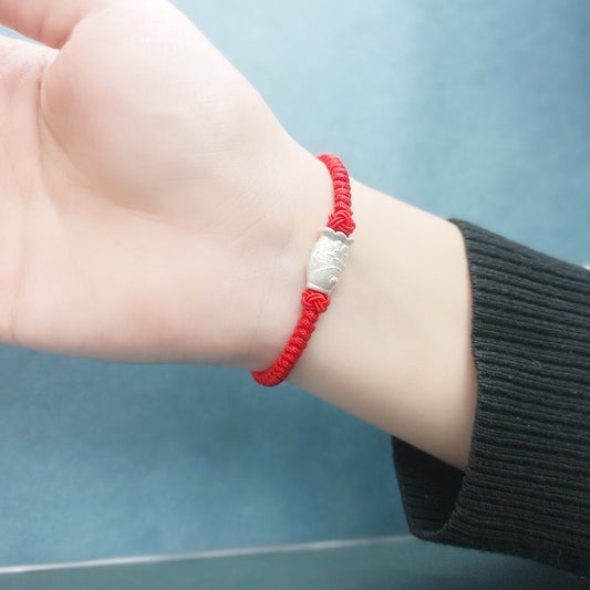 Bracelet en corde rouge tissé à la main avec nœud serpent